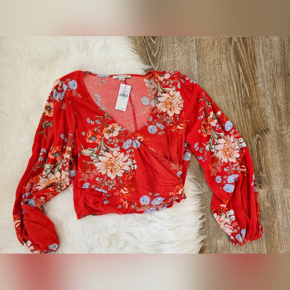 NWT American Eagle red flowered long sleeve crop top